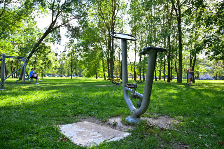 Panevėžiečiai dar šiemet Kultūros ir poilsio parke turėtų sulaukti žaidimo stalų ir modernių lauko treniruoklių.