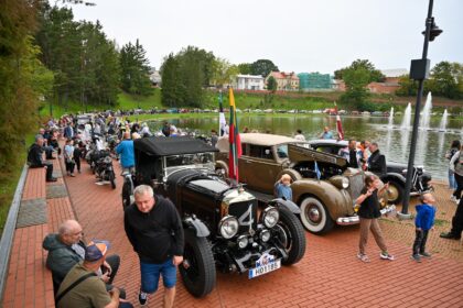 Panevėžio Senvagė penktadienio vakarą virto muziejumi po atviru dangumi.