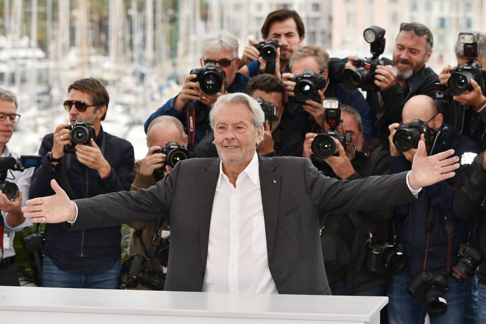 Legendinis prancūzų teatro ir kino aktorius, režisierius, prodiuseris, scenaristas. Auksinės prancūzų kino eros žvaigždė ir sekso simbolis, moterų numylėtinis, pakrikštytas Prancūzijos kino aktoriumi Nr.1 ir gražiausiu vyru pasaulyje.