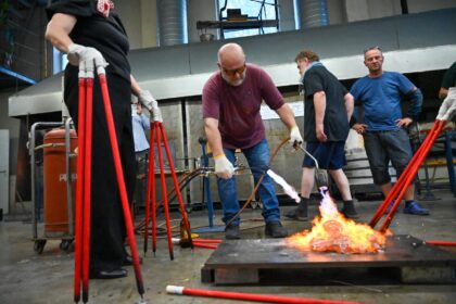 Panevėžys vėl alsuoja kūrybine energija – penktą kartą mieste vyksta tarptautinis meninio stiklo simpoziumas „GlassJazz“.