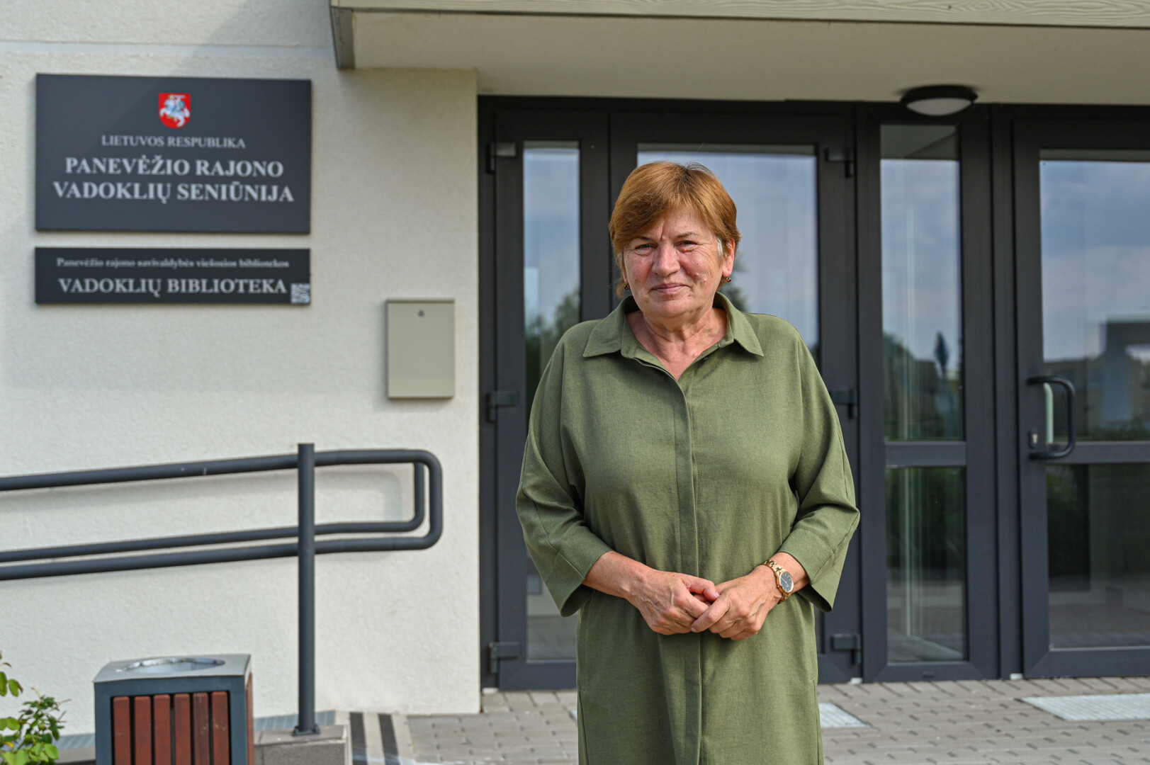 Pasak Vadoklių seniūnės Mildos Tamokaitienės, vietos žmonės, pamatę, kad lupamas Vadoklių–Ramygalos kelio asfaltas, pasipiktino. P. ŽIDONIO nuotr.