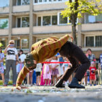 Netrukus įpusės penktadienį prasidėjęs Panevėžio gimtadienio renginių maratonas. Šiemet kviečiama švęsti „Meno ritmu“, tad miesto erdvėse jau nuo ryto šurmuliuoja meninių performansų, parodų bei edukacijų dalyviai.
