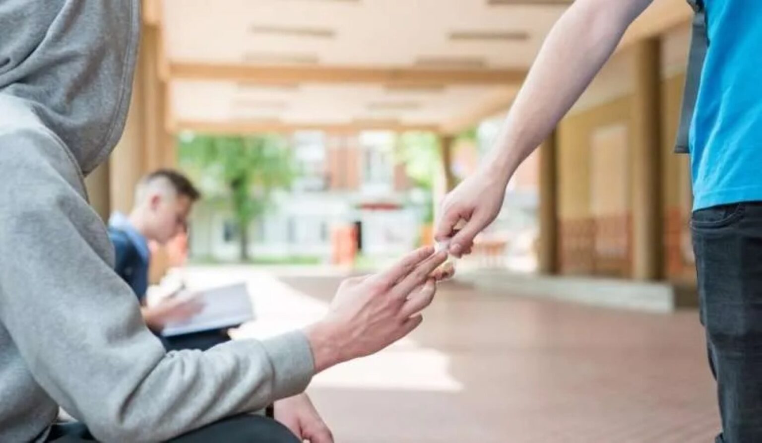 Kas dešimtas Panevėžio moksleivis rūko kasdien ir ne po kartą, o kai kurie neslepia turintys priklausomybę ir nuo narkotinių medžiagų.