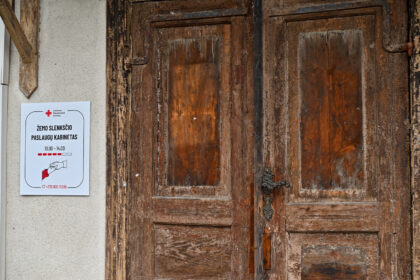 Istorinis miesto pastatas A. Smetonos gatvėje – šimtmetį mininti pirmoji Panevėžio pradinė mokykla – nuo pavasario tapo užuovėja priklausomybių turintiems žmonėms.