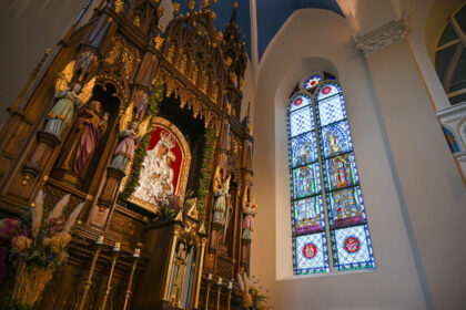 Kitąmet, jubiliejiniais Katalikų bažnyčios metais, Krekenavos bazilikoje švenčiant Žolinę, planuojama šios šventovės centrinio altoriaus paveikslą karūnuoti popiežiaus palaimintomis aukso karūnomis.