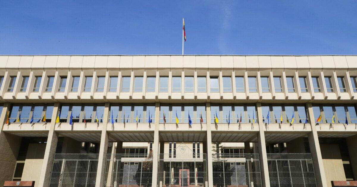 Socialdemokratų kandidatas į ministrus pirmininkus Gintautas Paluckas atskleidė, kad formuojant naująją Vyriausybę Demokratų sąjungai „Vardan Lietuvos“ teks Ekonomikos ir inovacijų bei Energetikos ministerijos.