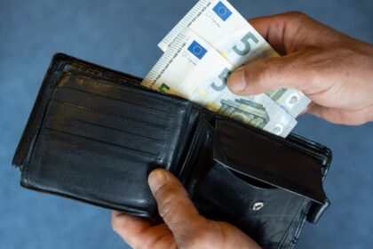 Išmaldos prašytojai mieste jau nieko nestebina, tačiau kai ranką prašydami pagalbos tiesia pažeidžiamiausi visuomenės nariai, net ir kiečiausios širdys suminkštėja.