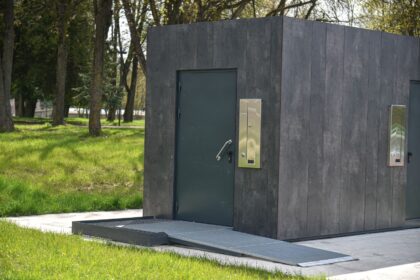 Vandalų suniokotus atliekų konteinerius nuolat atnaujinanti Panevėžio įmonė neatmeta, kad ateityje gali tekti ieškoti būdų, kaip juos apsaugoti ir nuo vagių.