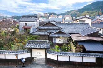 Japonijos policija trečiadienį pranešė sulaikiusi vyriškį, kuris prisipažino įsilaužęs į daugiau nei 1 000 namų, tokiu neįprastu būdu mėgindamas kovoti su stresu.