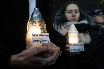 Šią savaitę prie parlamento rūmų vykusio protesto „Dešimt tylos minučių“ organizatoriai ketina rengti naują mitingą.Šią savaitę prie parlamento rūmų vykusio protesto „Dešimt tylos minučių“ organizatoriai ketina rengti naują mitingą.