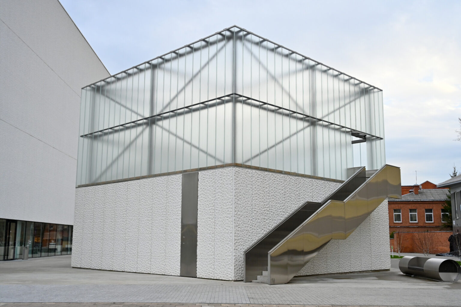 Jau šią savaitę turėtų būti aišku, ar atsirado rangovas, kuris „Stasys Museum“ patalpose apsiimtų įrengti naują modernią kino salę su visa reikalinga įranga nekomerciniam kinui.