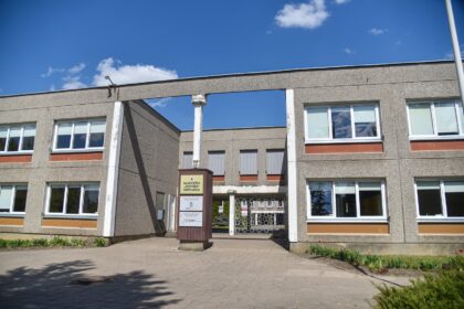 Švietimo reformos greičiau nei prastėjanti demografinė situacija verčia mokyklas ieškoti išgyvenimo būdų.