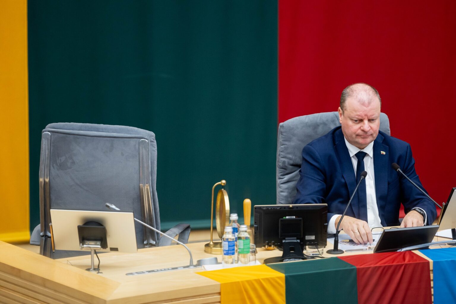 Tęsiantis praėjusią savaitę kilusioms įtampoms koalicijoje, Seimo pirmininkas Saulius Skvernelis pripažįsta – dramos dėl postų dalybų jį pradėjo erzinti.