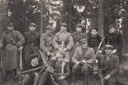 Sovietų okupuotoje Lietuvoje KGB šmeižto ir melo kampanija buvo nukreipta į tuos, kuriems tėvynės laisvė buvo didžiausia vertybė, didesnė net už savo gyvybę. Laisvės kovotojai juodinti ištisus dešimtmečius, netgi bandyta okupuotai tautai įteigti, kad partizaninis pasipriešinimas kilo ne iš jos pačios, o inicijuotas nedraugiškų šalių žvalgybų.