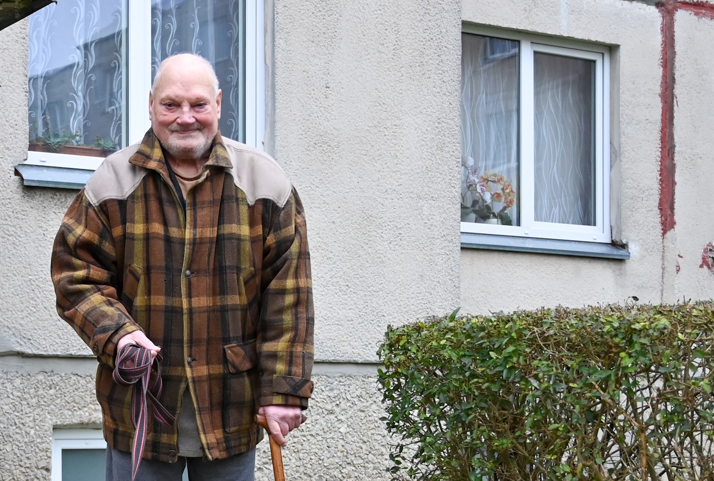 Greit į devintą dešimtį įkopsiantis panevėžietis Vytautas Samulevičius – ištikimas ilgametis gyvūnų prieglaudos Karšinaukos kaime rėmėjas.