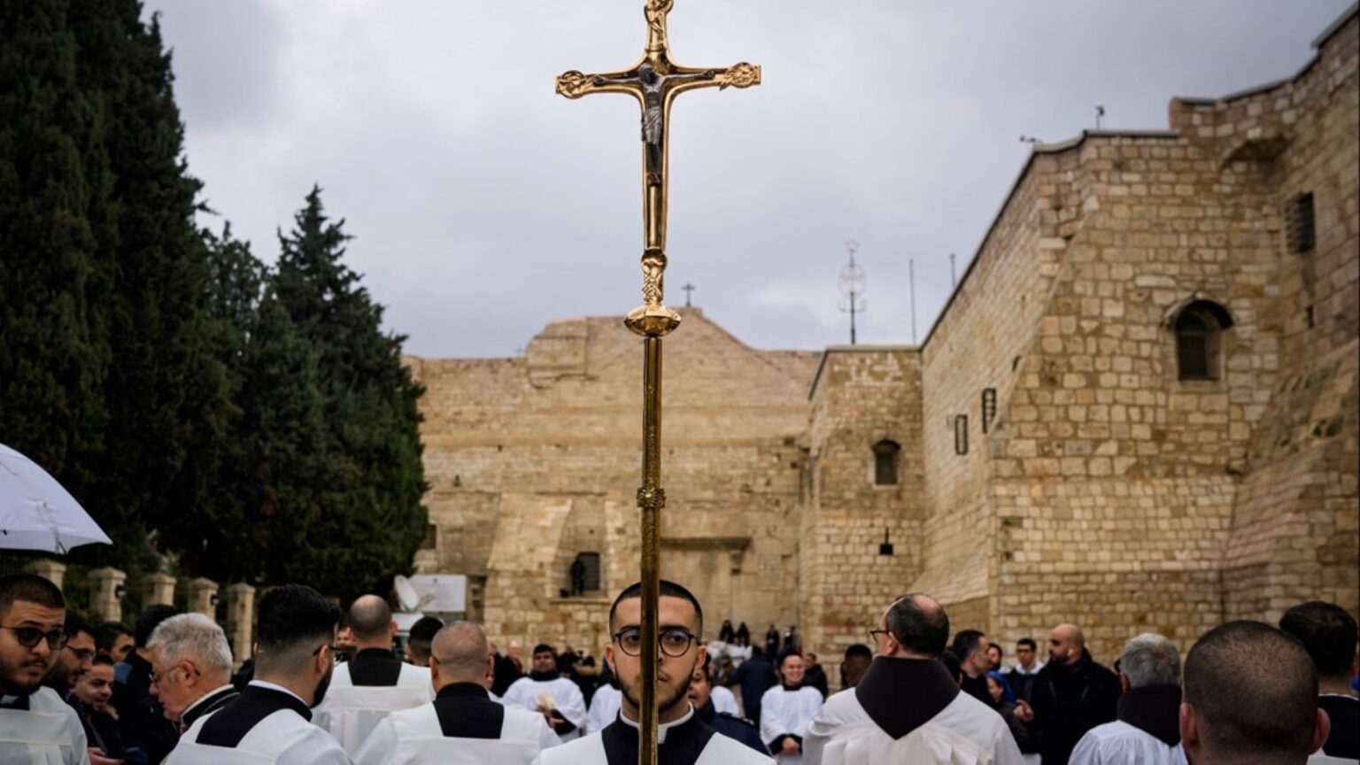 Temdomos kruvino karo Gazoje, Šventojoje Žemėje prasideda Kalėdų iškilmės.