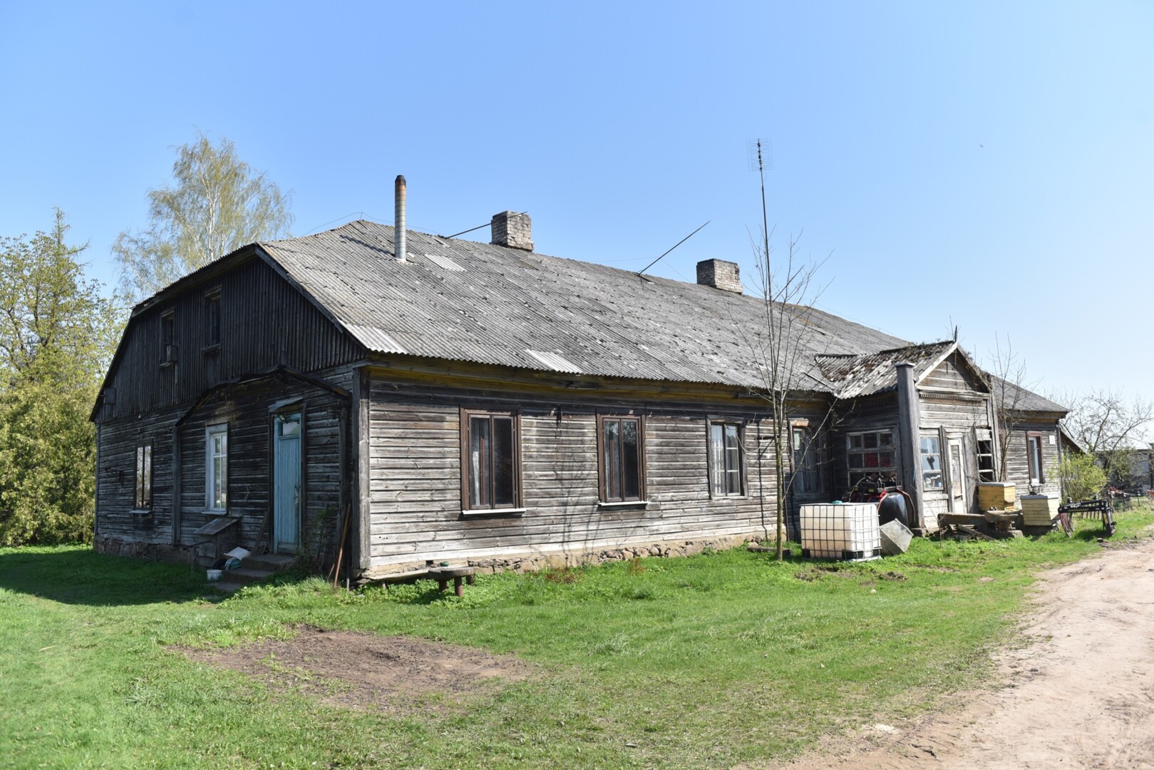 Augustavos buvusio dvaro pastatas. Iki XIX a., kaip ir daugybė aplink Upytės miestelį buvusių dvarų, vadintas Upytės dvaru. Nuo XIX a. pr. priklausė Straševičiams. Šiame dvare gimė mokytojas, gamtininkas entomologas Valerijonas Straševičius. G. KARTANO nuotr. 