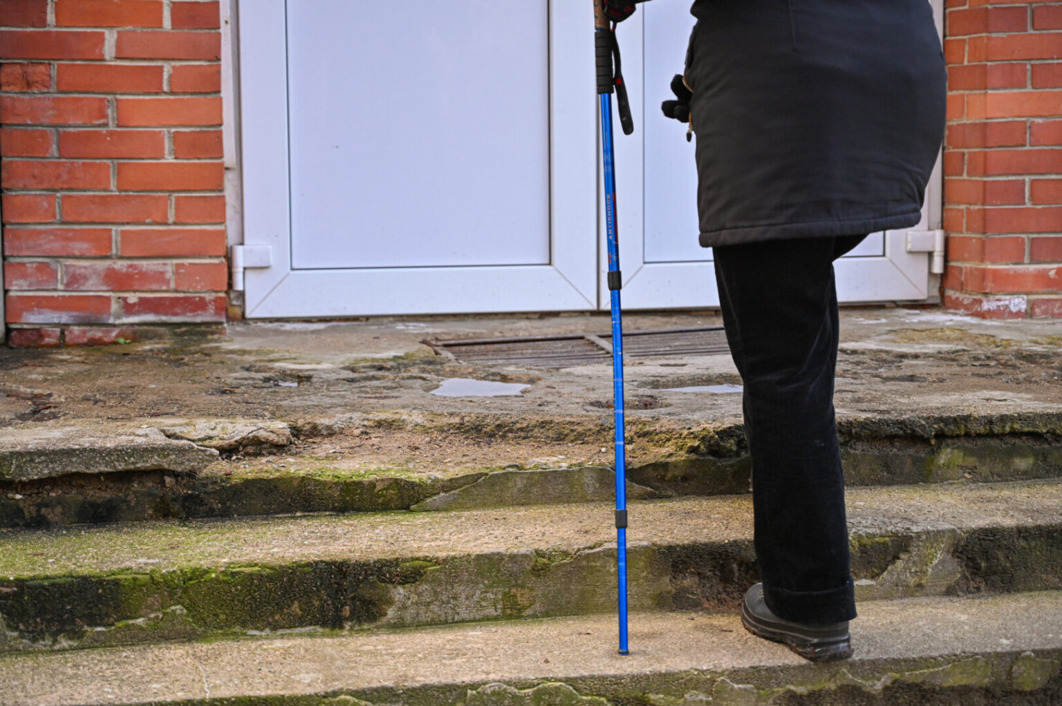 Panevėžyje, Rožyno individualių namų mikrorajone veikiantis Lietuvos pašto skyrius – pavojingas.