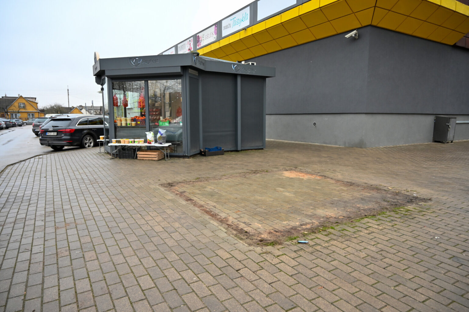 Spaudą ir autobuso bilietus spaudos kioskuose perkantys panevėžiečiai guodžiasi, kad tokiems Aukštaitijos sostinėje suskaičiuoti pakanka vienos rankos pirštų.