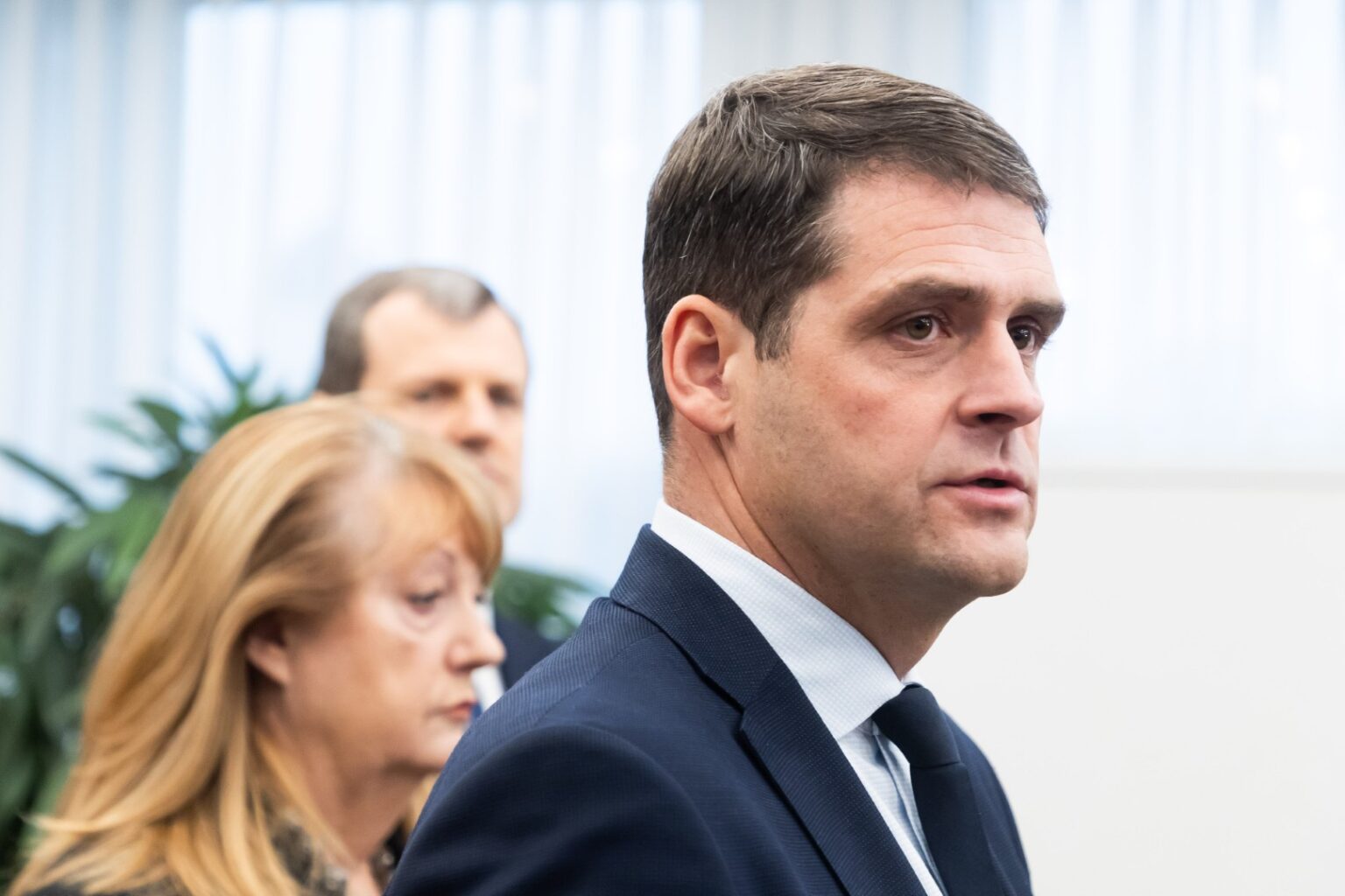 Seimui praėjusių metų pabaigoje panaikinus parlamentaro Remigijaus Žemaitaičio teisinę neliečiamybę, Vilniaus apygardos teismas penktadienį grįžta prie baudžiamosios bylos, kurioje politikas kaltinamas neapykantos prieš žydų tautybės asmenis kurstymu, viešu pritarimu tarptautiniams nusikaltimams, jų neigimu ar šiurkščiu menkinimu.