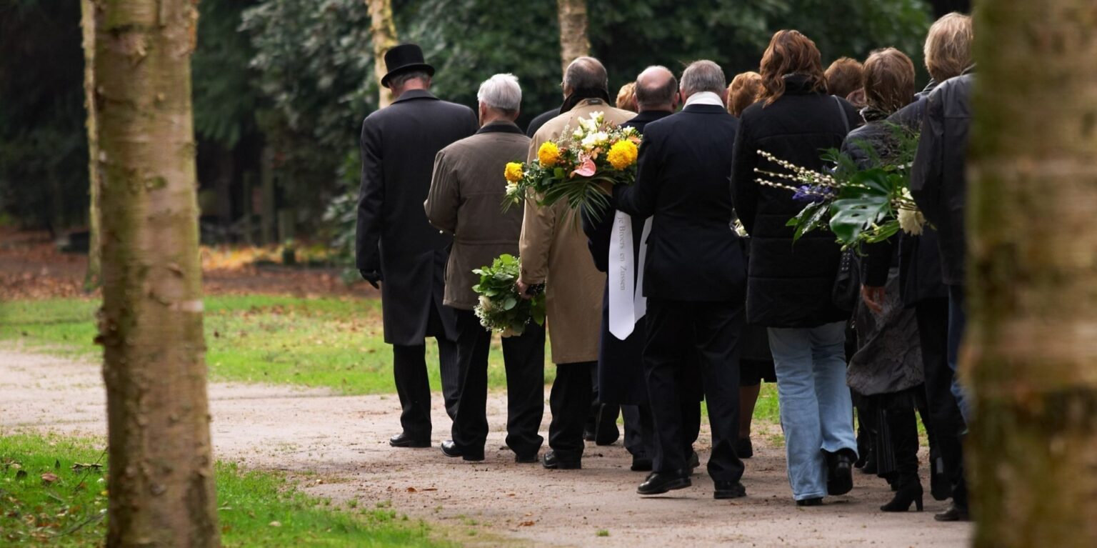 Mirusiojo artimieji nuo šių metų pradžios gauna 120 eurų didesnę laidojimo išmoką.