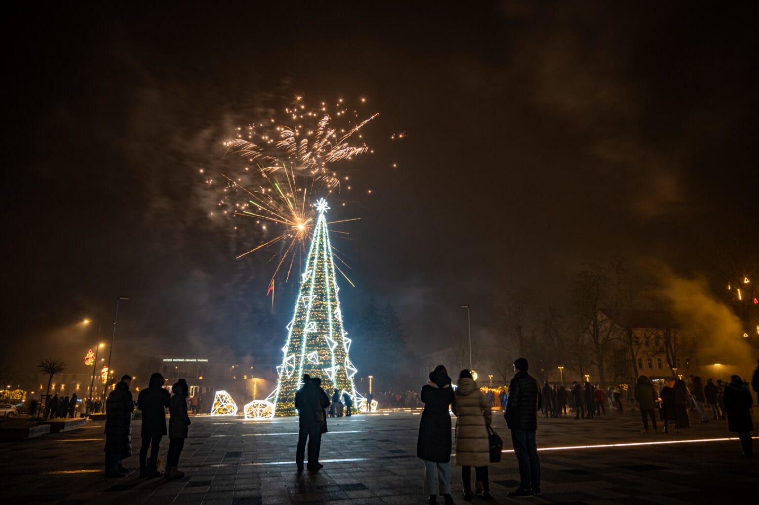 Lyginant su paskutiniais praėjusių metų mėnesiais, 2025-uosius Lietuvos gyventojai pasitinka optimistiškesnėmis nuotaikomis dėl ekonominės padėties šalyje.