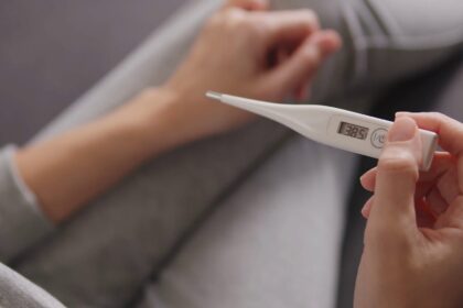 Ar galima praustis po dušu, jei karščiuojate