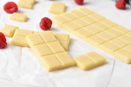 Dabar galime nueiti į parduotuvę ir įsigyti įvairiausių rūšių šokolado. Ypač populiarus yra pieniškas šokoladas – jis pasižymi saldžiu skoniu ir malonia tekstūra.