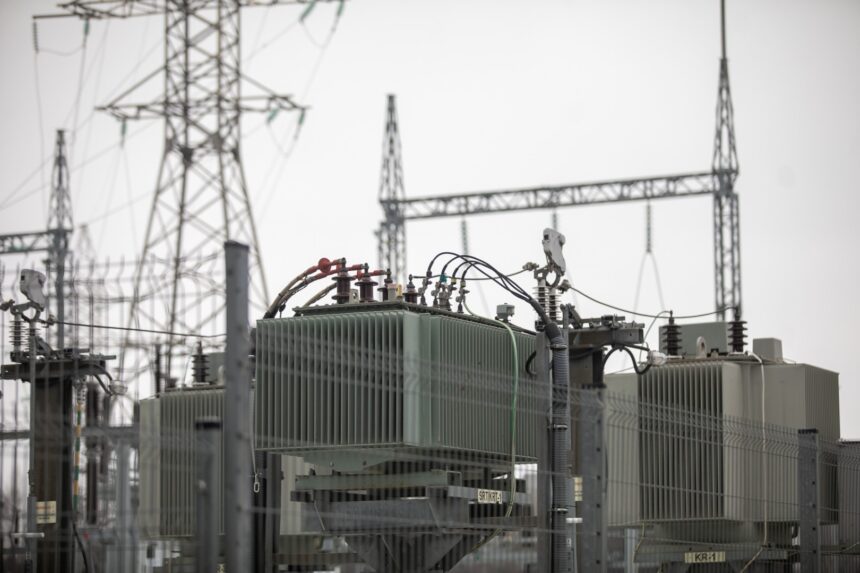 Sekmadienį, 14 val. 5 min. Baltijos šalys sinchronizavosi su kontinentinės Europos elektros tinklais, prieš tai šeštadienį ryte atsijungusios nuo Rusijos sistemos ir atlikusios bendrą izoliuoto darbo bandymą.