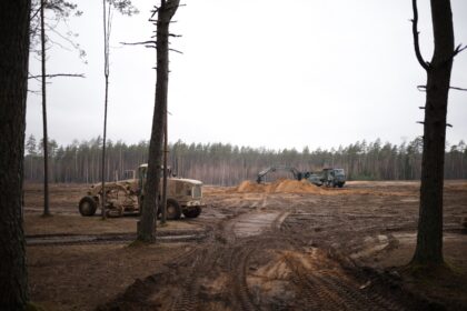 Krašto apsaugos ministrė Dovilė Šakalienė sako, jog Pabradės poligone dingusių amerikiečių karių paieškos tęsėsi visą naktį.