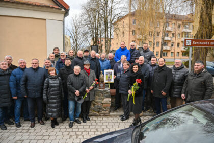 Trisdešimt gyvavimo metų minintis Panevėžio Rotary klubas miestui dovanojo naują akcentą – raktininko skulptūrėlę Kranto gatvėje.