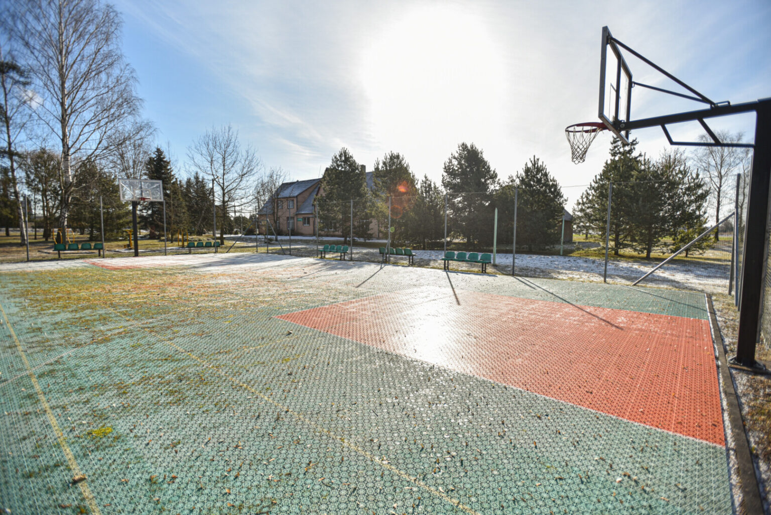 Jau artimiausiame Panevėžio rajono tarybos posėdyje bus svarstoma kreiptis į Turto banką su prašymu leisti rajono žinion perimti Skaistgiriuose esančias krepšinio ir tinklinio aikšteles ir jas perduoti kaimo bendruomenei.