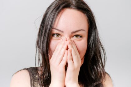 Ar kada nors jautėte, kaip skruostai išdavikiškai įkaista po nejaukios klaidos?