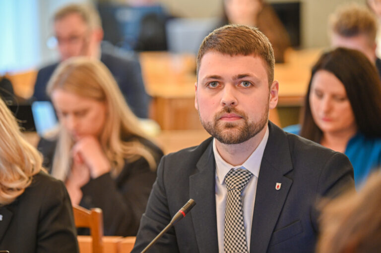 Visą straipsnį skaitykite kovo 14 dienos (penktadienio) „Sekundės“ laikraštyje. Prenumeruokite https://prenumerata.sekunde.lt/ – yra ir PDF formatu.