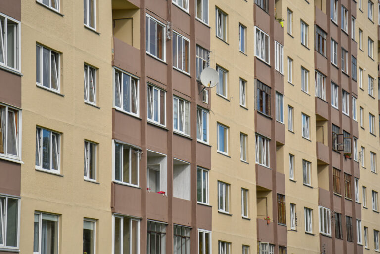 Panevėžio savivaldybė ieško pirkti daugiau nei dviejų dešimčių būstų – namų ir butų.