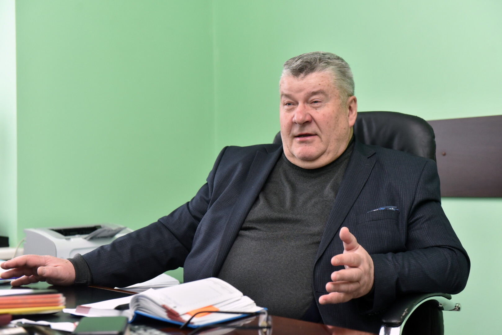 Paįstrio seniūnija jau daugiau nei šešetą metų pavojingą invazinį augalą bando naikinti pasitelkusi profesionalų pagalbą. Pasak seniūno Virginijaus Šležo, kad pasimatytų rezultatai, prireikė mažiausiai poros metų. G. KARTANO nuotr.