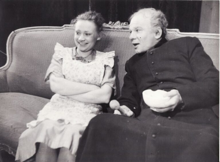 Panevėžio apskrities Gabrielės Petkevičaitės-Bitės viešosios bibliotekos Juozo Miltinio memorialiniame bute Tarptautinė teatro diena paminėta naujos parodos – „Spektakliui „Prieblandoje“ – 80“ atidarymu.