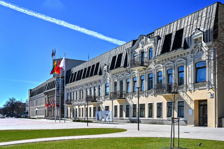 Panevėžio tarybos posėdis ketvirtadienį pradėtas netradiciškai: prisimenant reikšmingą istorinę datą – pirmosios po Lietuvos nepriklausomybės atkūrimo išrinktos miesto tarybos sukaktį.