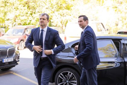 Ministras pirmininkas Gintautas Paluckas sekmadienį sostinėje vykstančiame proteste prieš planuojamą nekilnojamojo turto (NT) mokestį dalyvauti neketina. Anot jo, tądien jis su žmona minės 15-ąsias vestuvių metines. 