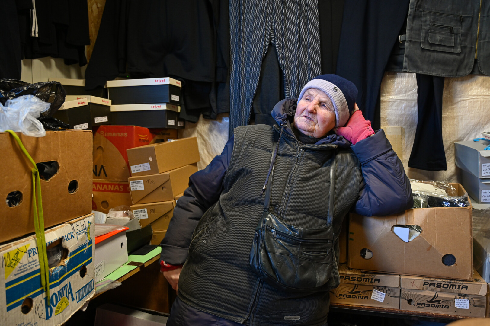 Nors didelių pinigų neuždirba, Janina Mulevičienė sako iš turgaus gaunanti nemažai. Visų pirma darbas priverčia laikytis režimo, o jis, Janinos įsitikinimu, tokiame amžiuje tiesiog būtinas. P. ŽIDONIO nuotr.