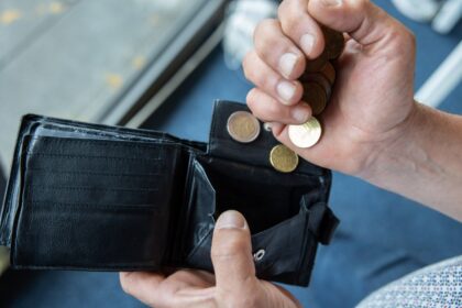 Pernai žemiau skurdo rizikos ribos Lietuvoje gyveno 620 tūkst. žmonių – 0,9 proc. daugiau nei 2023 m., skelbia Lietuvos duomenų agentūra (LDA).