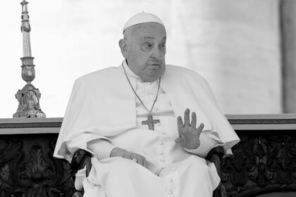 Pirmadienio rytą mirė 88-erių popiežius Pranciškus, pranešė Vatikanas.