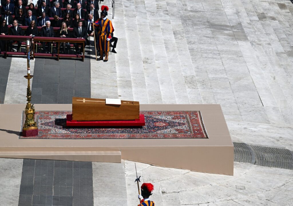 Šeštadienį Vatikane vyko popiežiaus Pranciškaus laidotuvių ceremonija.