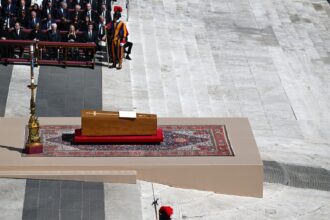 Šeštadienį Vatikane vyko popiežiaus Pranciškaus laidotuvių ceremonija.