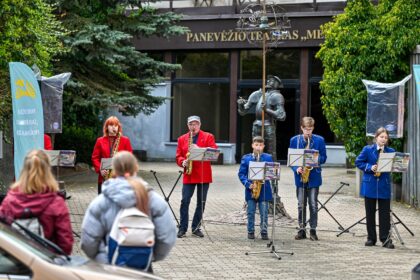 Panevėžio centras šeštadienį tapo scena visiems, norintiems groti, dainuoti ar šokti. Gatvės muzikos dienos atlikėjai užliejo miestą skambesiu.