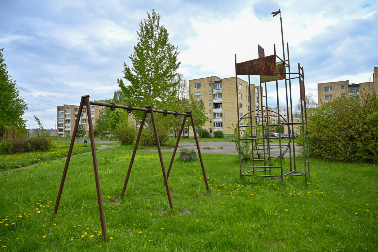 Panevėžys turės naują skverą. Miesto Savivaldybės paskelbtą bendruomenių iniciatyvų konkursą laimėjęs Pilėnų mikrorajono gyventojų projektas „Dainavos skveras“ tapo laimėtoju, surinkęs kelis tūkstančius panevėžiečių balsų.