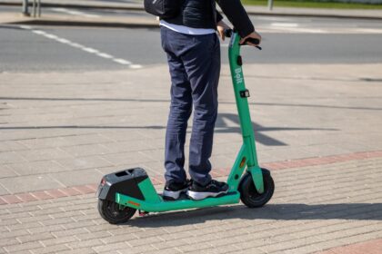 Gegužės mėnesį policija sugriežtins mikrojudumo priemonių kontrolę, penktadienį pranešė Policijos departamentas. 