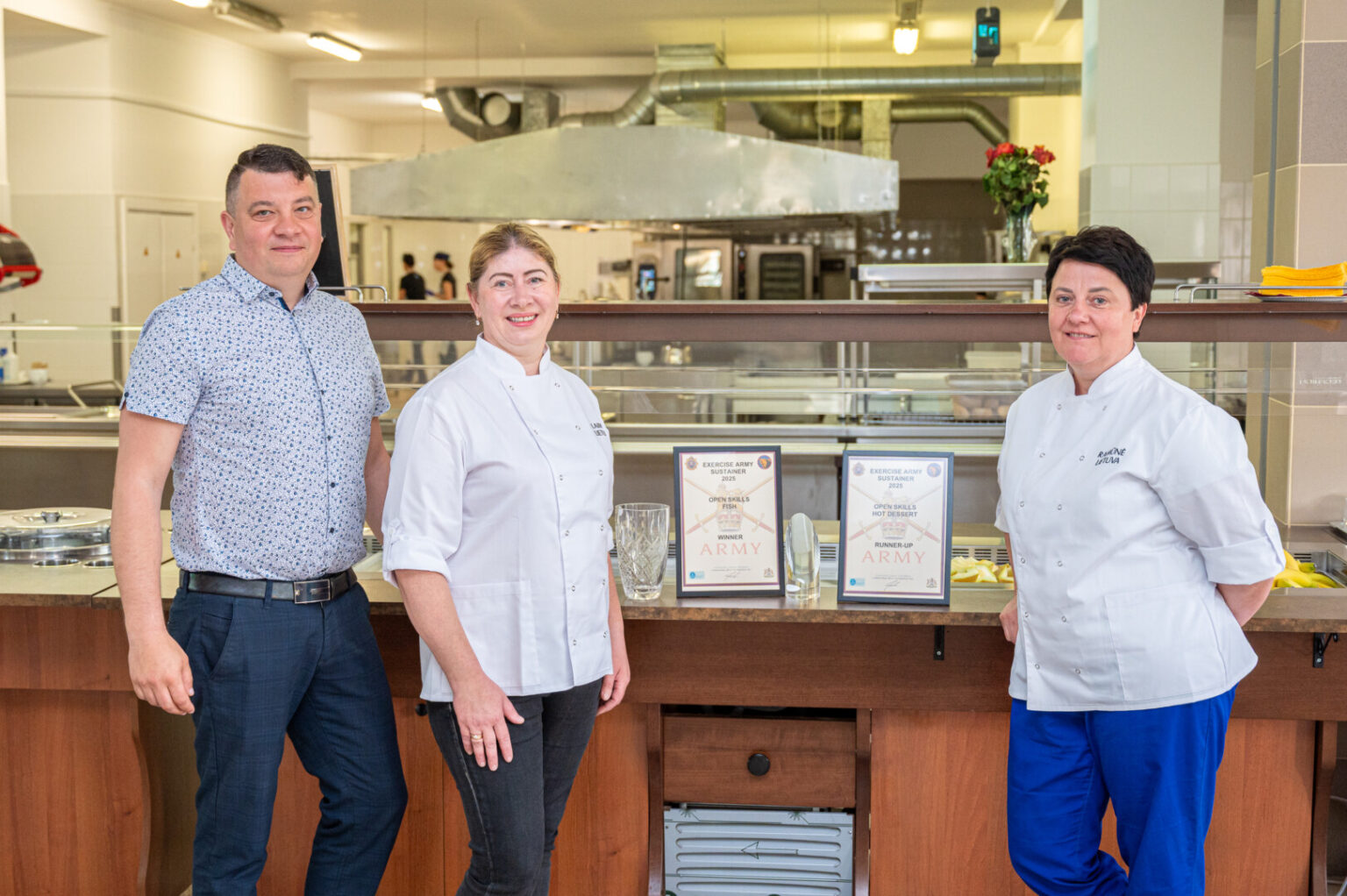 Lauko sąlygomis paruošti aukščiausio lygio restorano patiekalą, kuris sužavėtų tarptautinę vertintojų komisiją – tokį iššūkį sau metė dvi panevėžietės, gebėjimus išbandžiusios kasmet vykstančiame NATO šalių kariuomenių virėjų konkurse „Exercise Army Sustainer“.