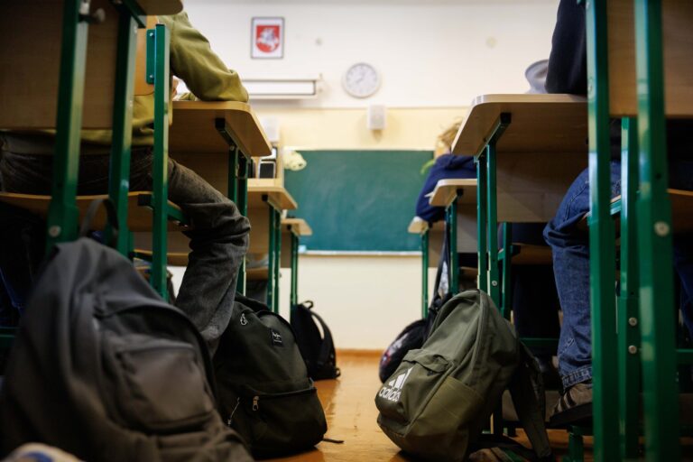 6 iš 10 gyventojų pritartų, kad Lietuvoje būtų trumpinami mokslo metai, rodo LRT užsakymu atlikta „Baltijos tyrimų“ apklausa.