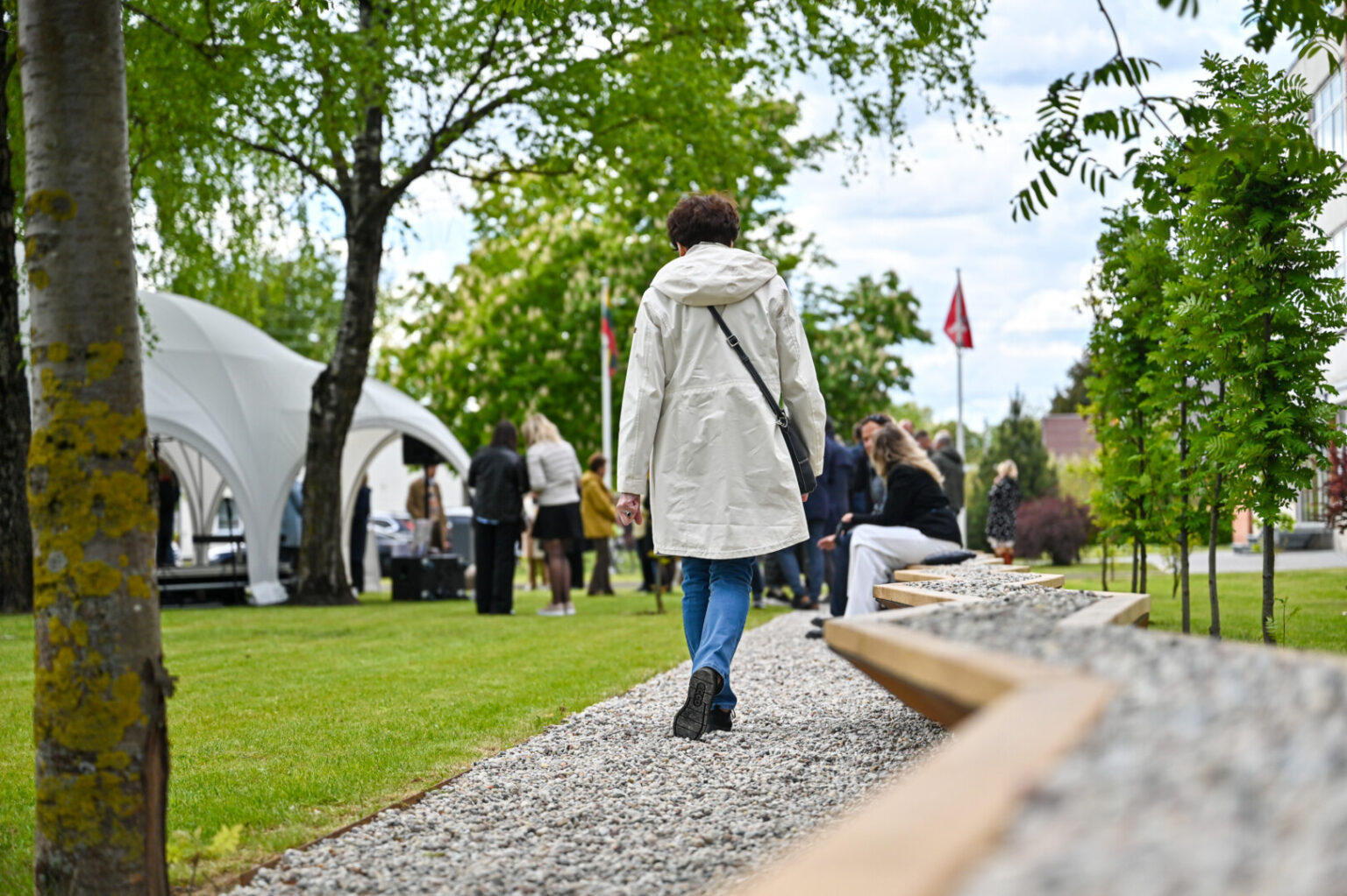Panevėžyje, Šermukšnių gatvėje, atidarytas skveras, skirtas vienam žymiausių Lietuvos mąstytojų – filosofui, eseistui, miesto Garbės piliečiui Arvydui Šliogeriui (1944–2019).